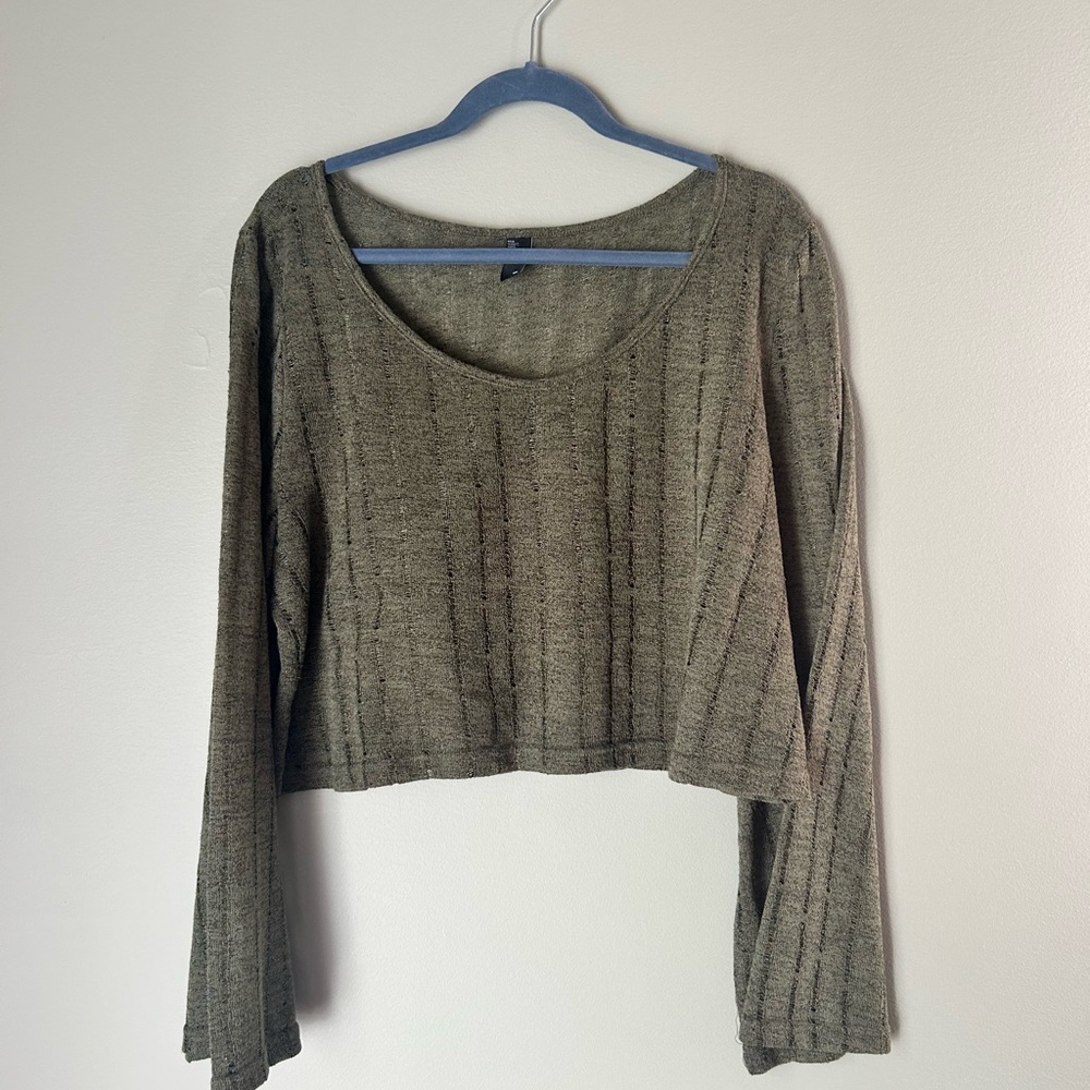 DISTRESSED BELL SLEEVE CROP TOP